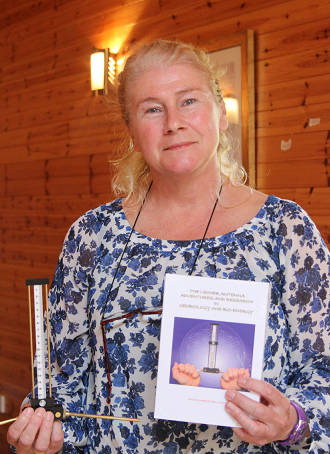 Anne-Marie Delmotte with her Lecher antenna and one of the books she wrote